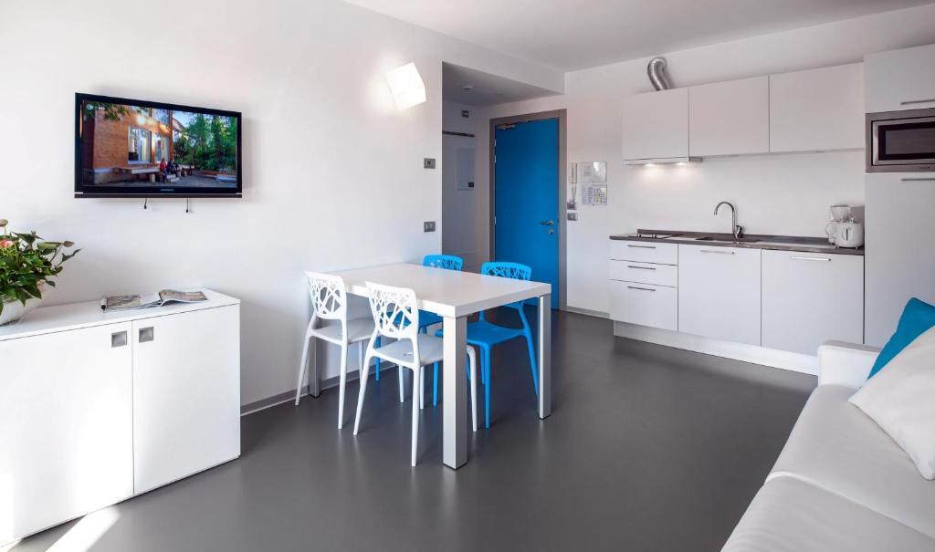 Gardabike Residence Torbole Sul Garda Rum bild